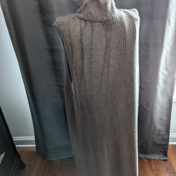 Cashmere Vest - Picture 3 of 4